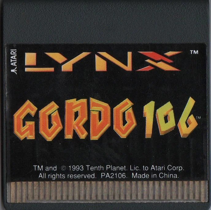 Targeta de joc de Gordo 106 per a Atari Lynx, amb etiqueta negra i contactes visibles.