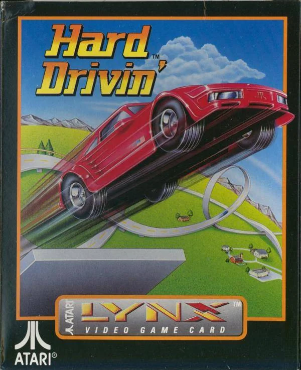 Frontal de la capsa US de Hard Drivin' per a Atari Lynx, amb un cotxe vermell enlairat i un bucle al fons.
