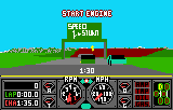 Cotxe aturat davant del cartell SPEED i STUNT, amb START ENGINE sobre la carretera.