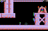 Escenari de construccions roses i blaves amb lemmings al terra inferior i una sortida elevada a la dreta.