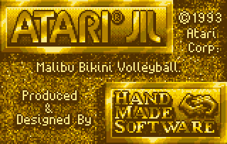 Pantalla inicial daurada amb el logotip d’Atari, avís de drets d’autor de 1993 i Hand Made Software sota Produced and Designed By.