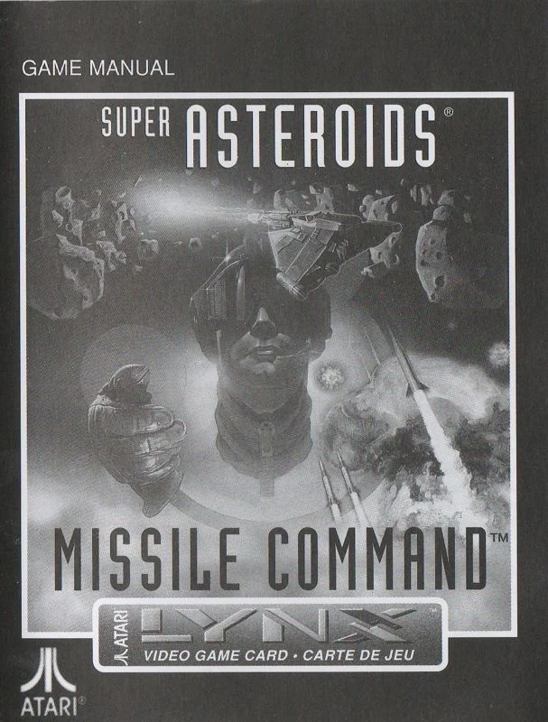Portada del manual de Super Asteroids & Missile Command per a Lynx, amb el pilot i l’escena de combat reproduïts en blanc i negre.
