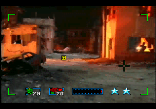 Carrer nocturn en flames amb dues mires superposades i indicadors de munició de Surgical Strike.