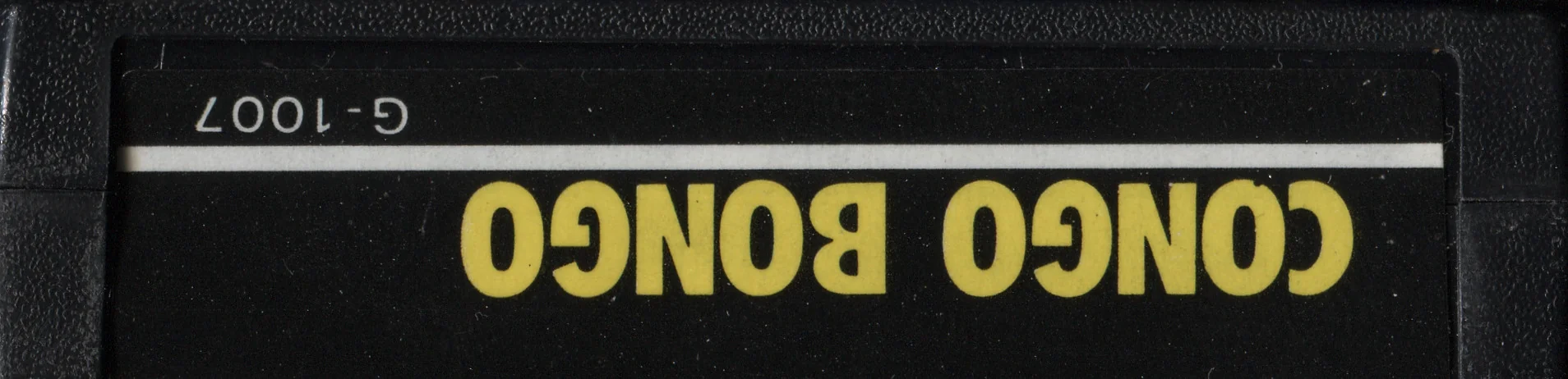 Part superior d’un cartutx japonès de Congo Bongo, amb el títol groc i el codi G-1007.