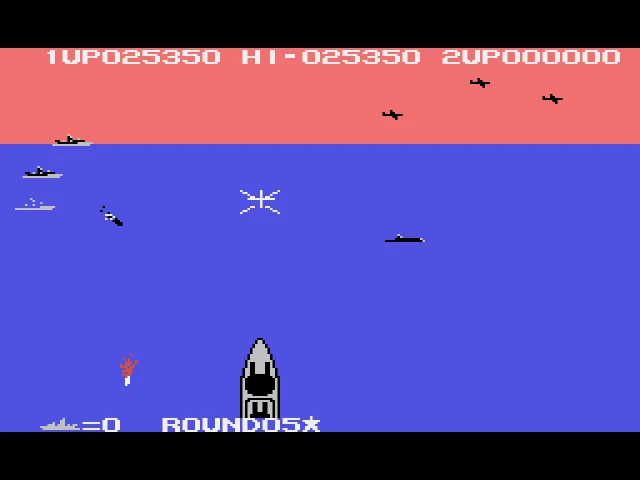 Combat de Yamato sota un cel vermell de capvespre, amb avions, vaixells, projectils i una mira.