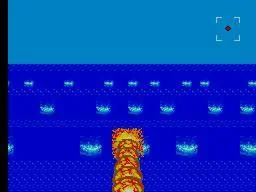Combat sobre el mar amb explosions, punt de mira i informació de pantalla.
