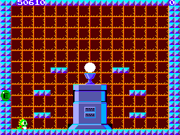 Sala secreta de Bubble Bobble amb blocs marrons i una gran estructura blava al centre.