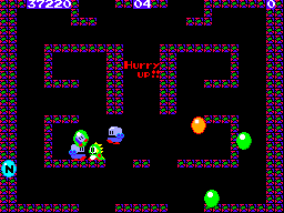 Ronda 4 de Bubble Bobble amb l’avís Hurry up!, enemics, protagonistes i bombolles.