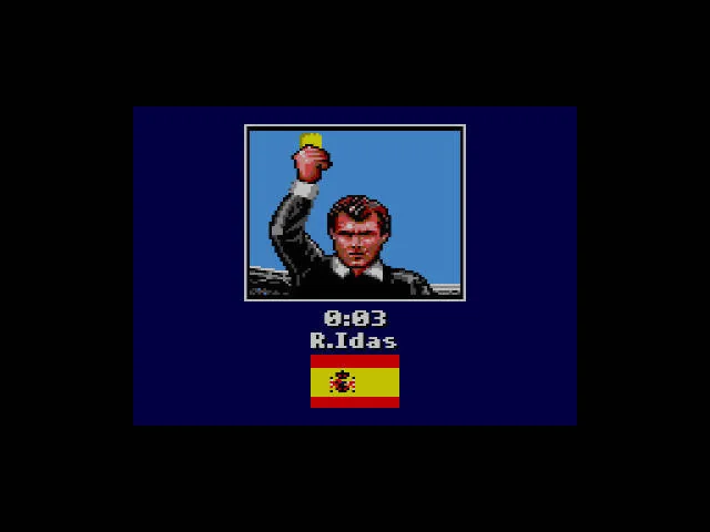 Àrbitre de FIFA International Soccer mostrant una targeta groga a un jugador d’Espanya.