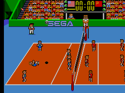 Partit de Great Volleyball amb la pilota sobre el camp esquerre i un defensor estès a terra.