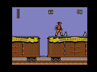 Indiana Jones salta entre vagons del circ mentre evita banyes que sobresurten dels sostres.