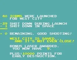 Pantalla de resultats de Missile Defense 3-D amb West City salvada, recompte d'intercepcions i una bonificació.