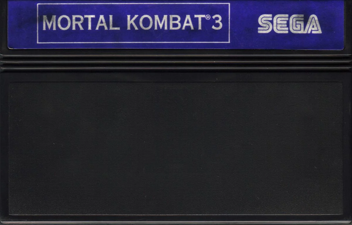 Cartutx negre de Mortal Kombat 3 per a Master System amb una etiqueta blava de Sega.