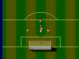Atac davant de la porteria a Sensible Soccer: European Champions, amb un davanter, diversos defensors i el porter.