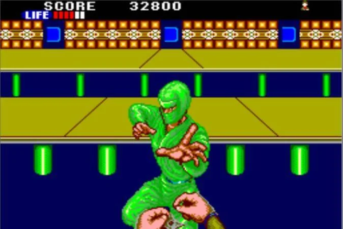 Combat contra un gran ninja verd en una sala de franges blaves.