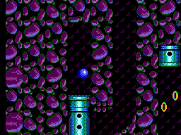Sonic en forma de bola entre dues canonades metàl·liques i diverses anelles.