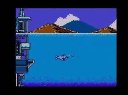 El Nautilus navega sota la superfície davant d’una costa muntanyosa, amb espai de combat tant dins com fora de l’aigua.