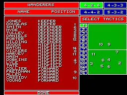Pantalla tàctica de Super Kick-Off amb jugadors, dorsals, formacions i un diagrama del camp.