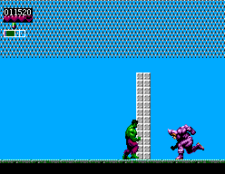 Hulk i Rhino s’encaren en un espai obert separat per una columna de blocs.