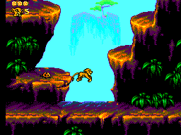 Simba saltant entre plataformes rocoses davant d’una cascada blava.