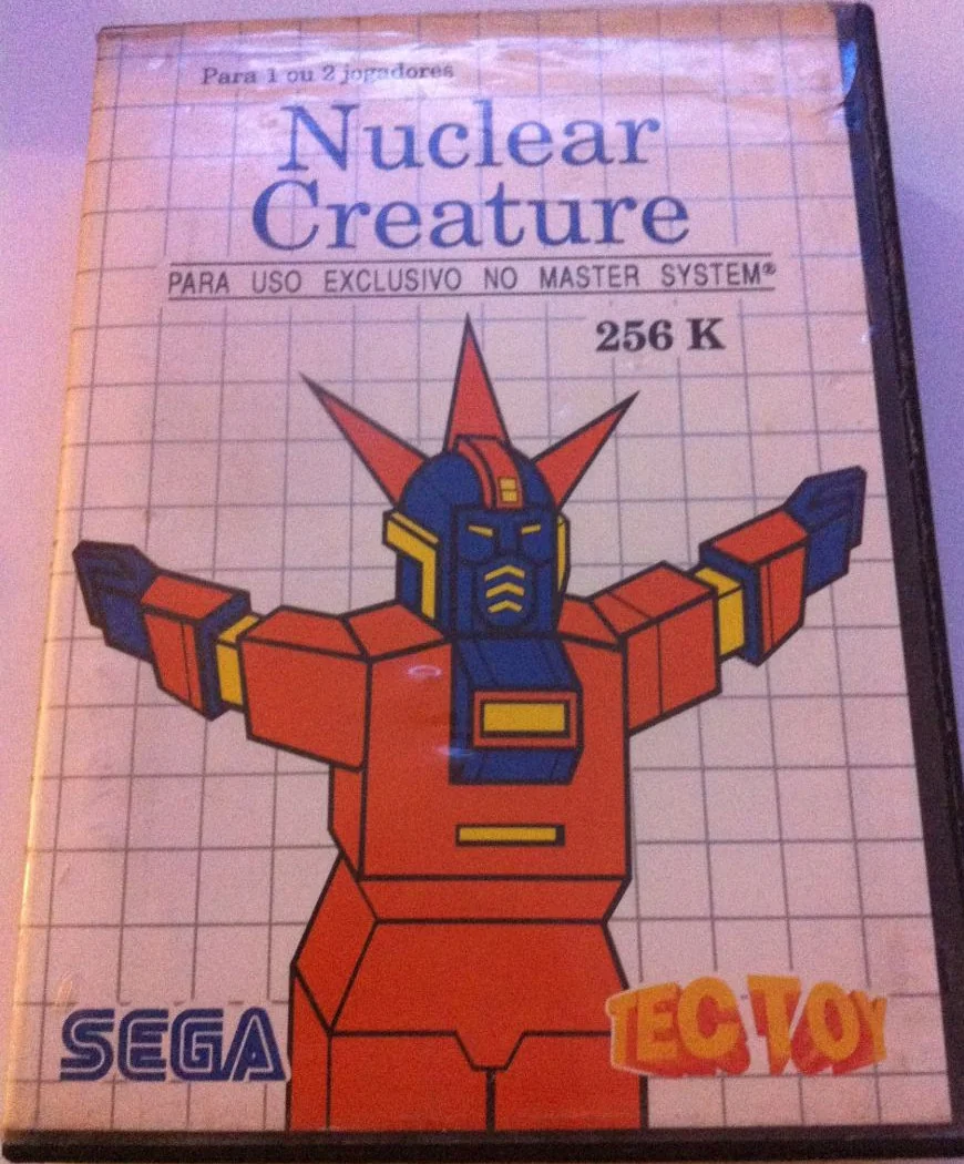 Portada brasilera de Nuclear Creature amb un robot taronja, el distintiu de 256 K i els logotips de Sega i Tec Toy.