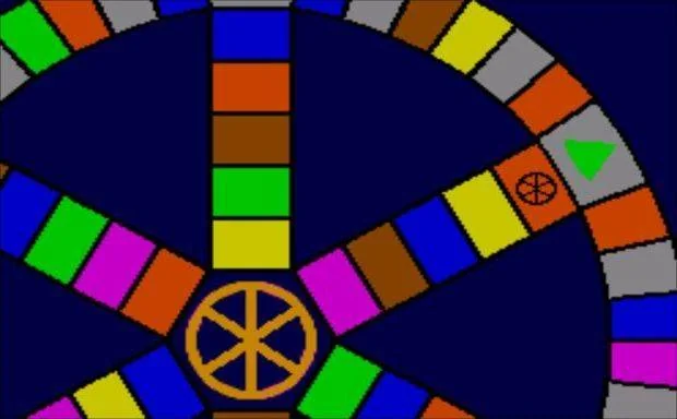Tauler circular de Trivial Pursuit amb una peça verda entre caselles de sis colors.