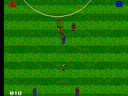 Partit d'Ultimate Soccer vist des de dalt, amb diversos futbolistes, la pilota i el marcador superior.