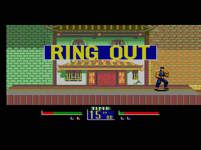 Final d’un assalt amb el missatge «RING OUT» i un lluitador fora de la zona de combat.
