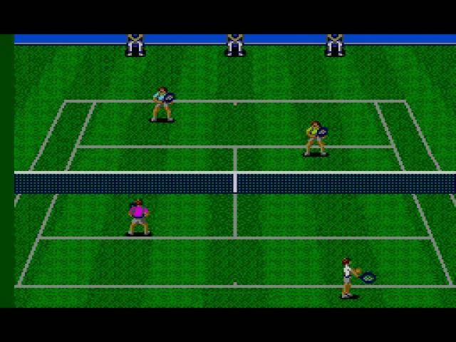 Partida de dobles de Wimbledon sobre gespa, amb quatre tennistes als dos costats de la xarxa.