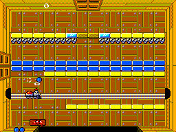 Sala de Woody Pop travessada per una via, amb un tren de joguina entre blocs blaus i grocs.