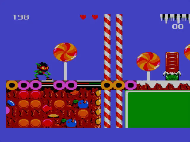 Zool en un tram de caramels amb punxes al sostre, plataformes i objectes repartits pel recorregut.