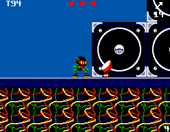 Zool corre davant de grans altaveus en un món de temàtica musical.